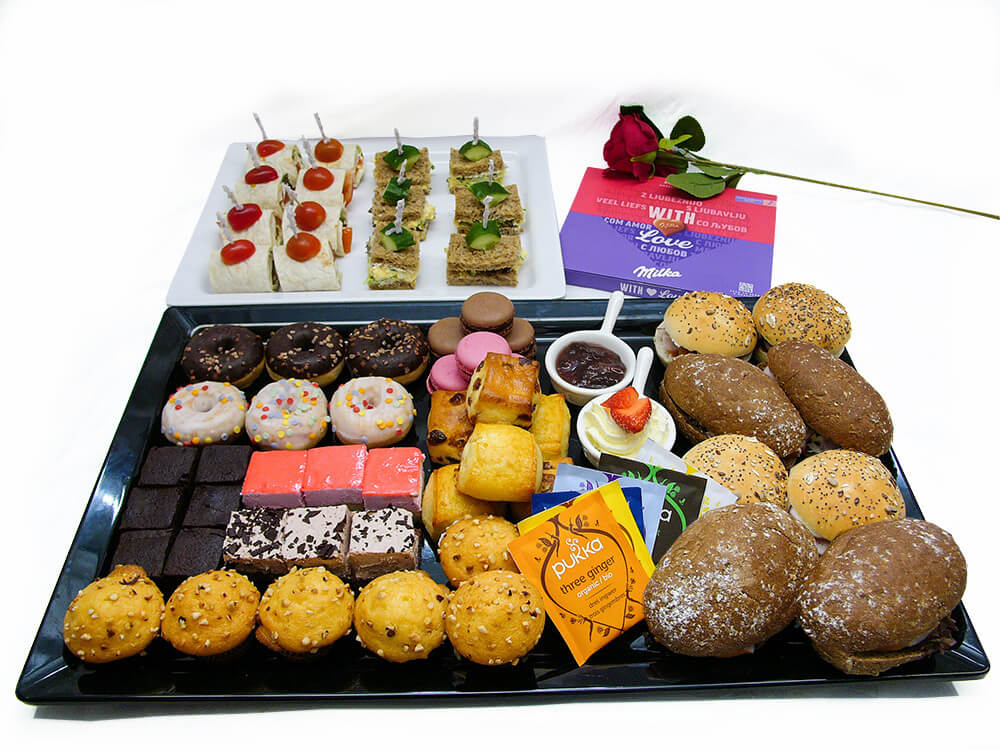 Moederdag High Tea box Vegetarisch 6-8 personen